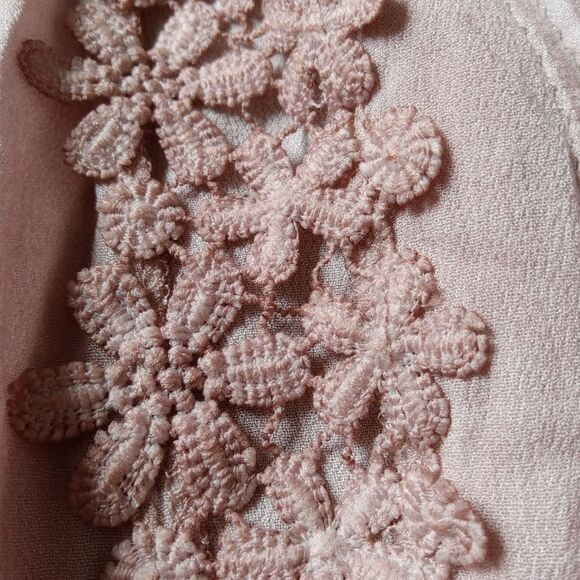 Vici Dusty Rose Lace Appliques Off the Shoulder Flowy Tunic Blouse Size Medium - Picture 12 of 14